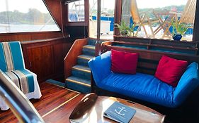 Maine Bed & Boat, Mazu